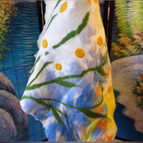 Wool Shawl-Floral Wool Wrap, Handcrafted  wool cape One Of A Kind OOAK - Picture 10 of 13